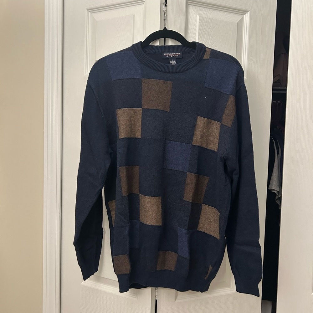 Roundtree & Yorke Blue and Brown Crewneck Sweater with Geometric Design